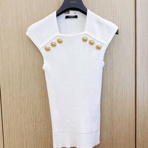 🚩steal authentic Balmain White Sleeveless Top with Gold Buttons